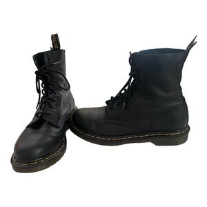Dr. Martens 1460 WOMEN'S PASCAL VIRGINIA LEATHER BOOTS - Size 9